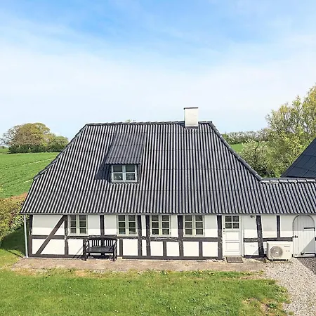 4 Person In Tranekær